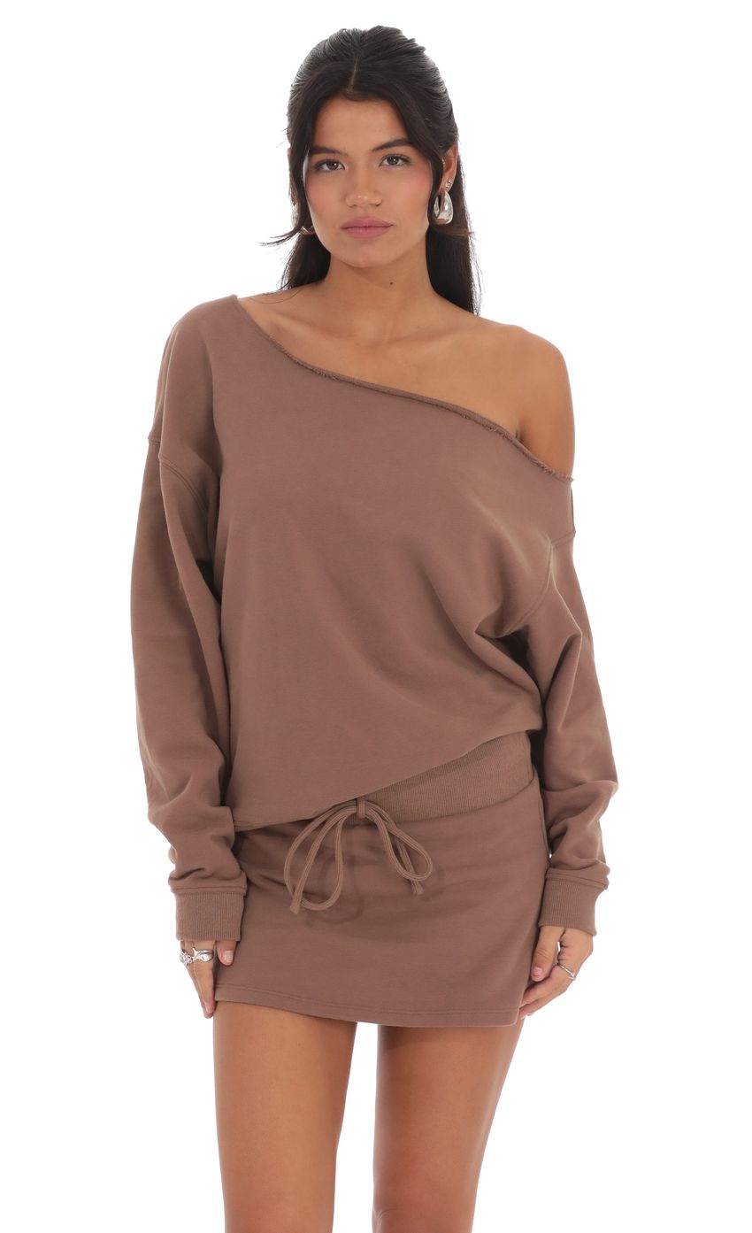 Cut Off Shoulder Jumper in Brown